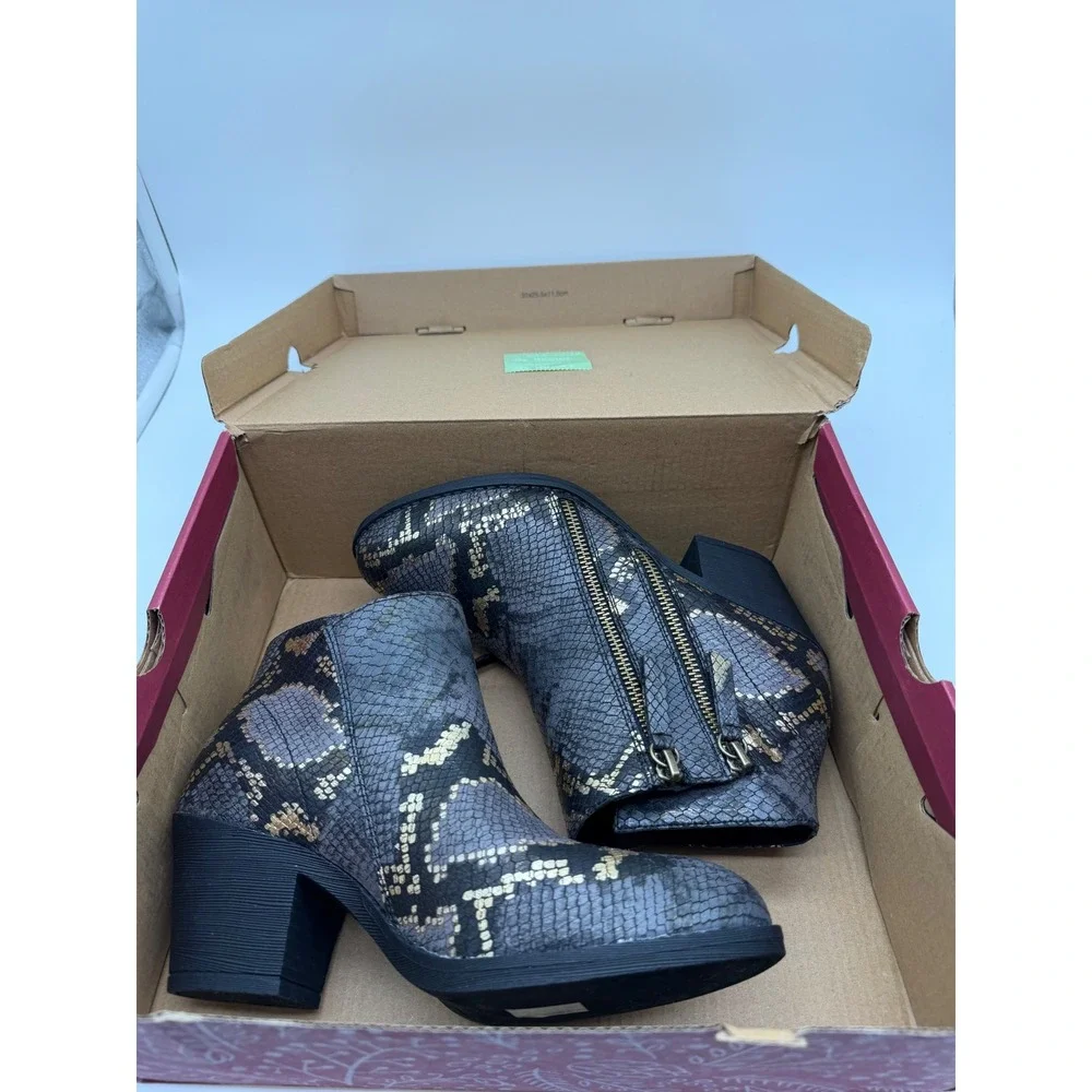 Muk Luks Womens Snakeskin Ankle Boots Grey‎ Gold Metallic Zip Block Heel 7.5